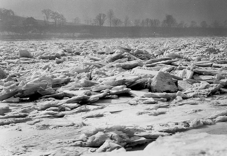 Vintage view: Frozen Ohio River